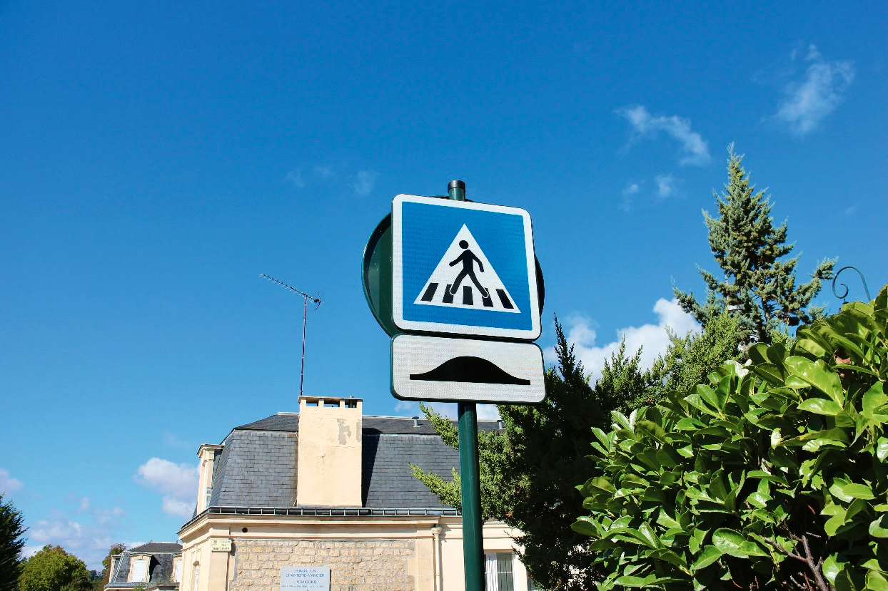 Panneau signalisation rangé